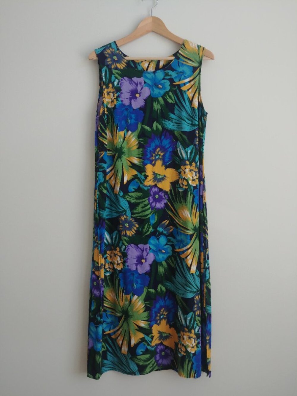 Vintage 14 fits approx Medium 100% rayon sleeveless tropical floral midi dress